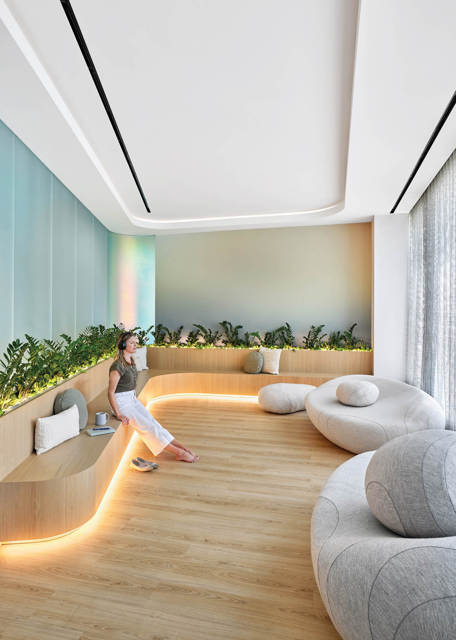 seating area with lots of live plants, cork flooring and gentle lighting